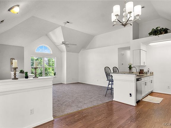 4th image of 804 Queens Way