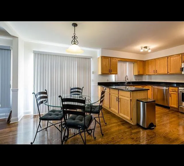 6517 W Belle Plaine Ave — Photo 10