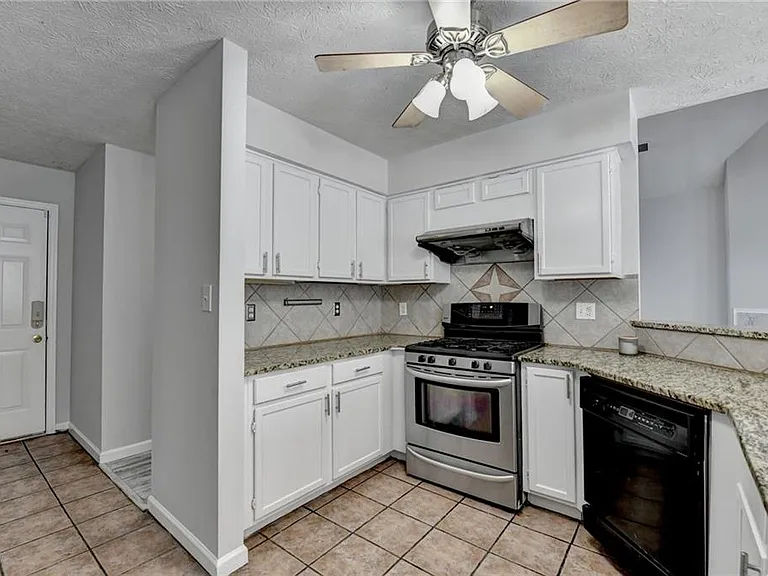 1112 Ashbury Dr — Photo 24