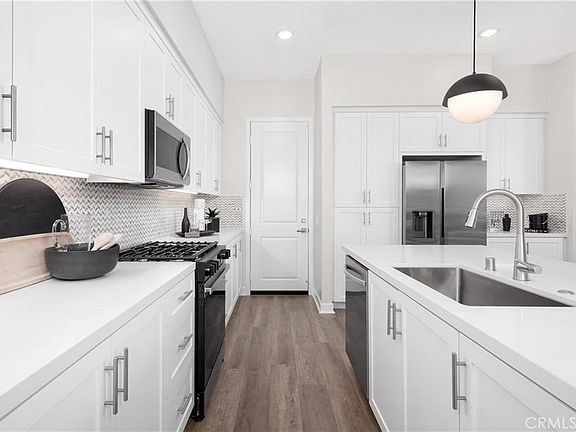 5th image of 242 Solaro Ct