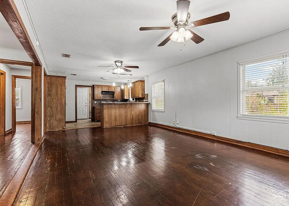 803 S Wall St