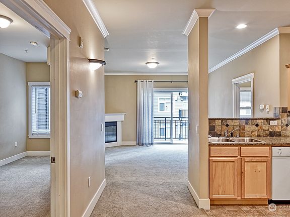4th image of 1015 Railroad Avenue #411