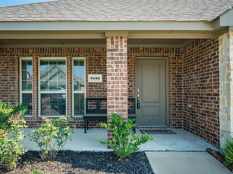 3136 Overlook Dr — Photo 1
