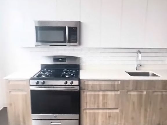 4th image of 2439 W Armitage Ave #322