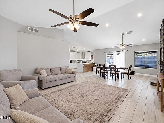 4th image of 663 E JASMINE Circle