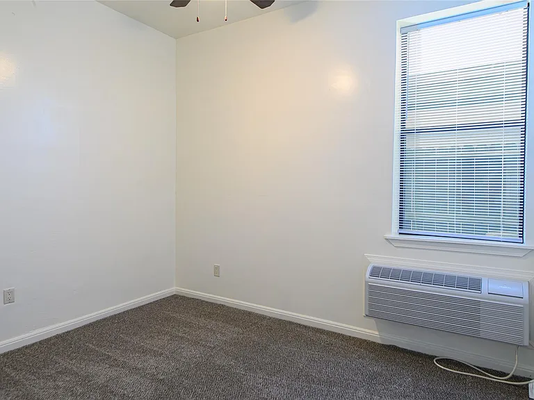 4705 Lyons Ave #2 — Photo 3