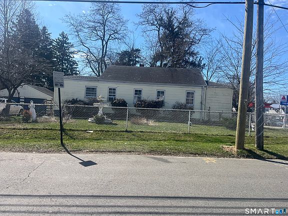 4th image of 940 Reservoir Avenue