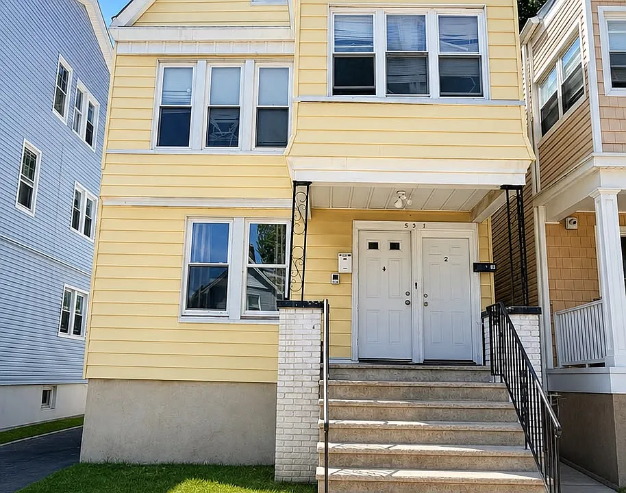 537 S Clinton St #1