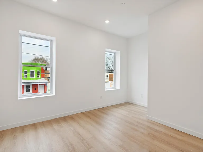 5102 Arch St #2 — Photo 11