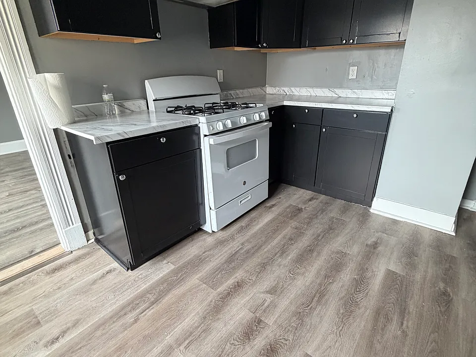 275 Walnut St #3
