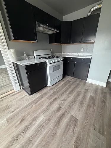 275 Walnut St #3 Photo 1