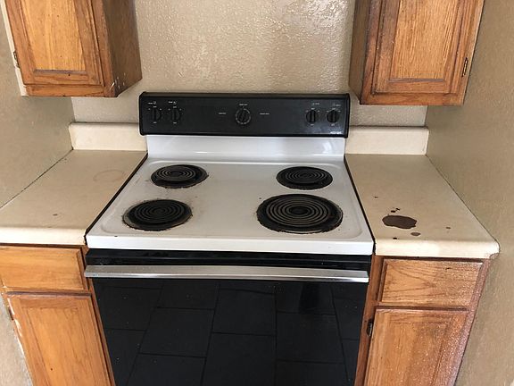 3rd image of 1814 E 68th St