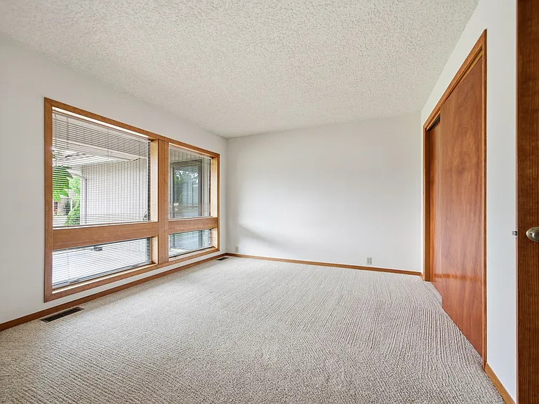 11306 SE 19th St — Photo 19