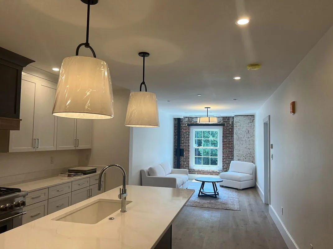 2 bed, 2.0 bath, 1071 sqft, $4,300 — Photo 3