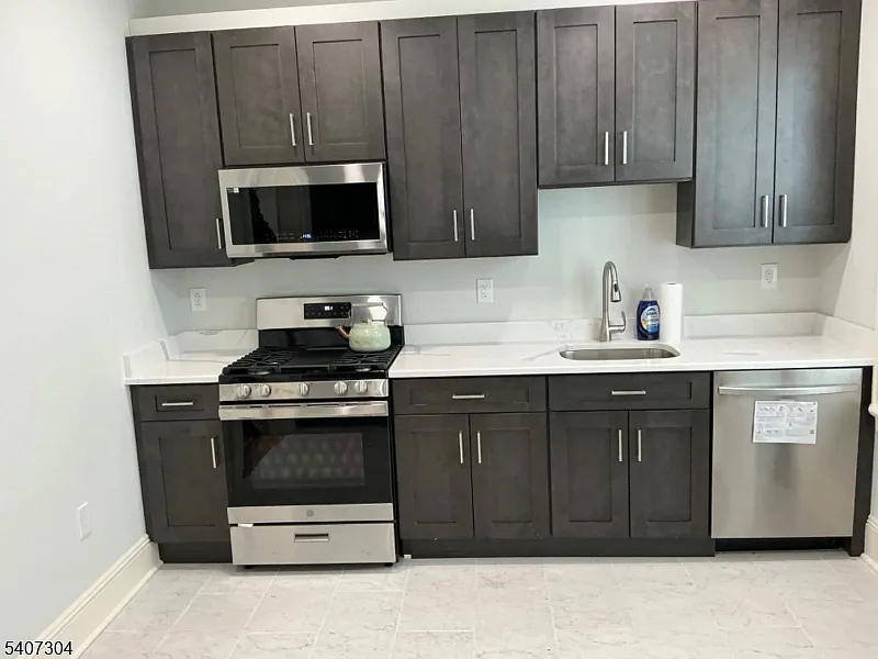 Building Photo - 176 Weequahic Ave #2