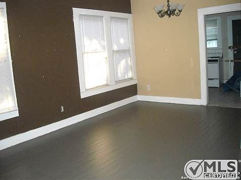 3rd image of 2001 Saunders Ave