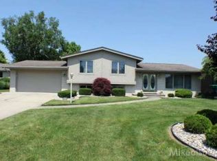 49711 Nautical Dr, Chesterfield, MI