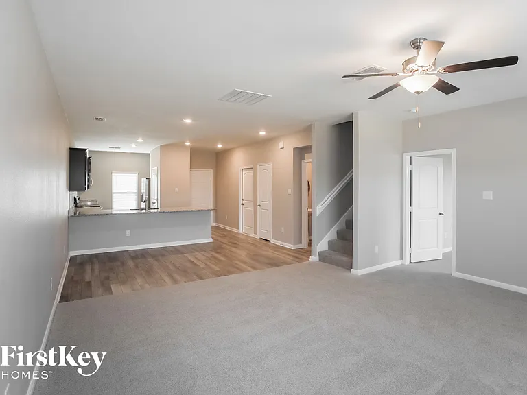 112 Barbwire Way — Photo 2