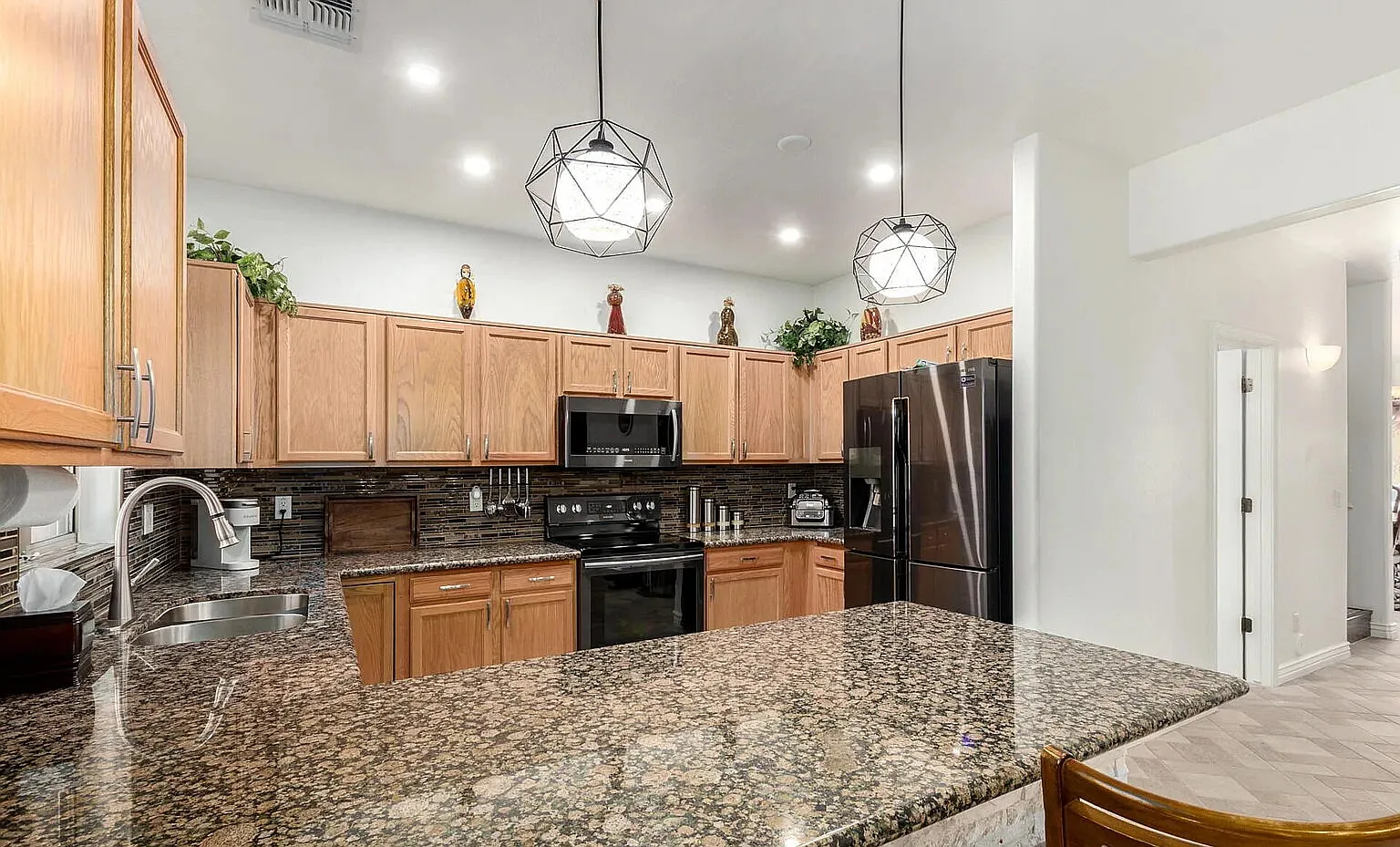 4 bed, 3.0 bath, 1886 sqft, $2,700 — Photo 4