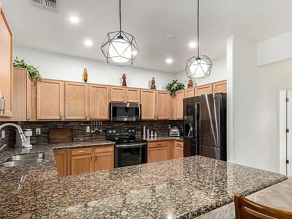 4th image of 2721 E Schiliro Cir