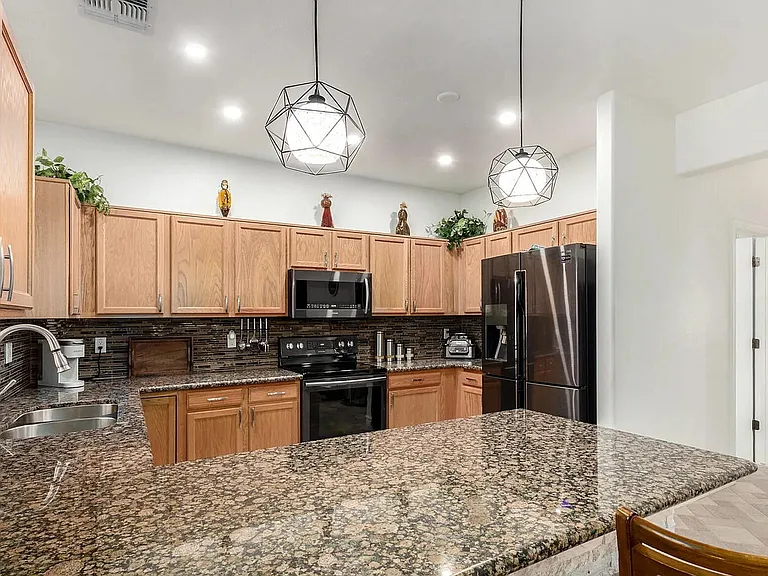 2721 E Schiliro Cir — Photo 4