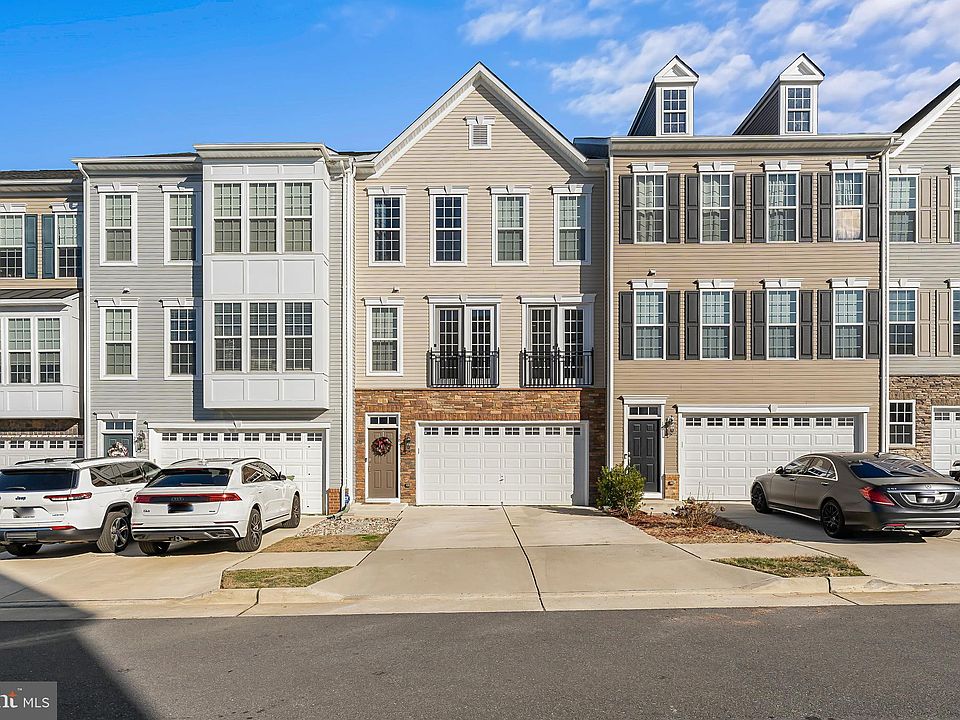1st image of 18 Sickle Dr #32