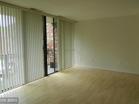 3rd image of 740 Quince Orchard Blvd #10