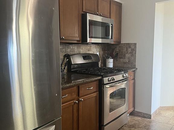 4th image of 1078 Herold Ave