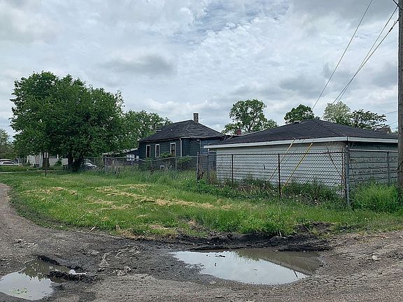 4th image of 15018 Lincoln Ave