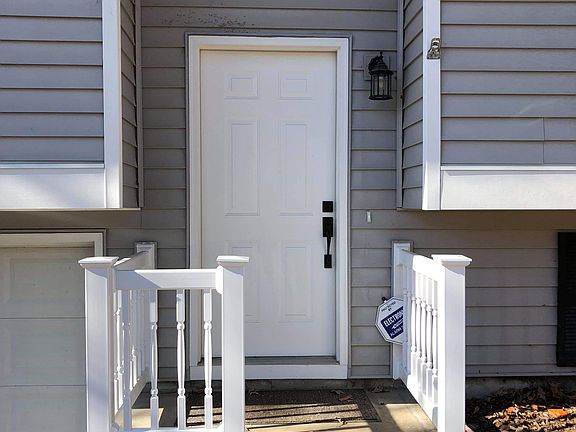 4th image of 3853 Jeanette Ave