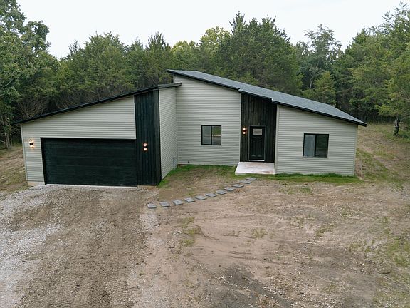 2nd image of 16 Emerald Lane