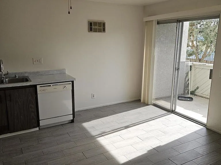 271 N Ventura Rd #293 — Photo 6
