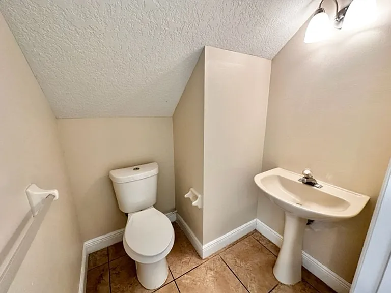 955 W Charing Cross Cir — Photo 14
