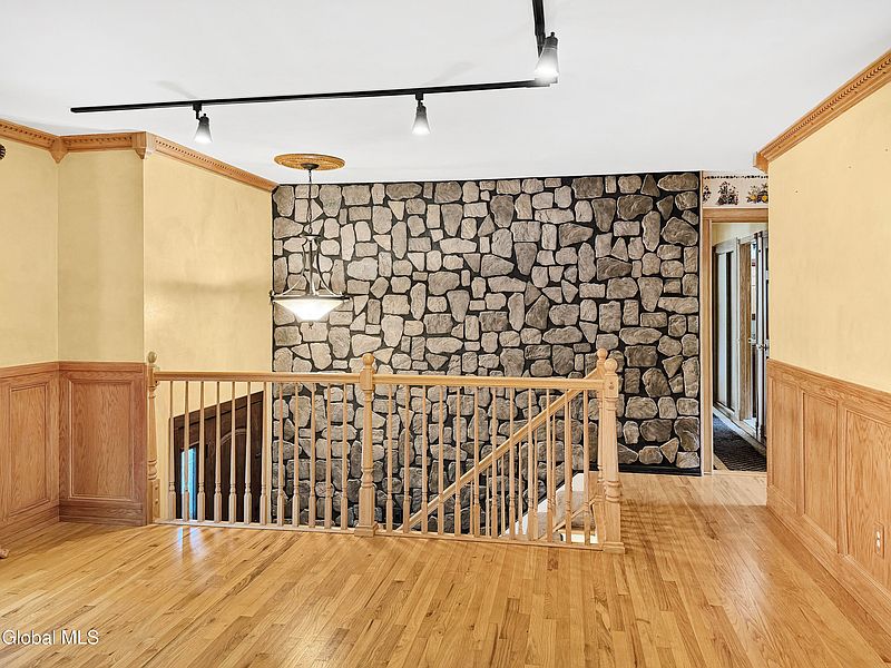 4th image of 6 Westchester Drive