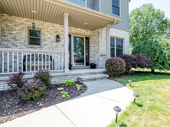 3rd image of 4137 Grandwood Cir