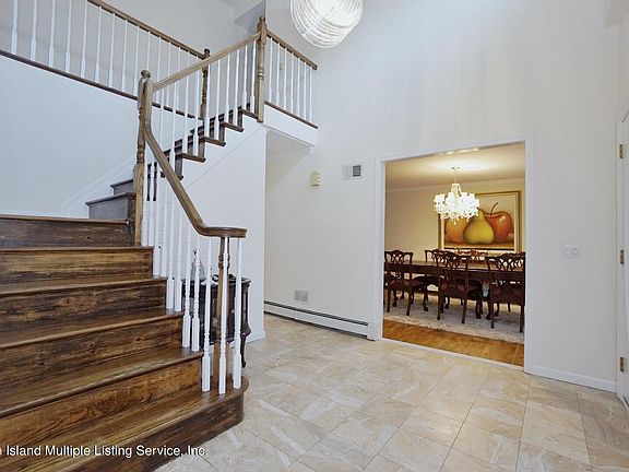 4th image of 439 Saint Andrews Rd