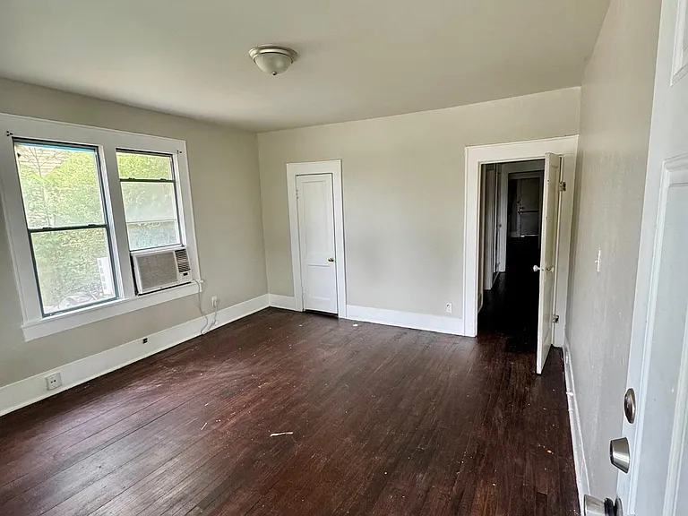 1512 Kemp Blvd — Photo 2