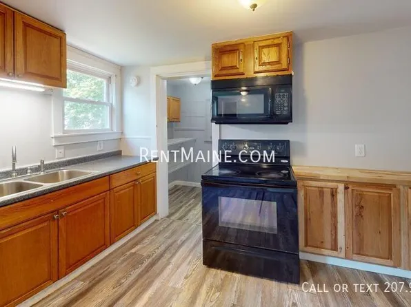 97 Grove St #2, Bangor, ME 04401