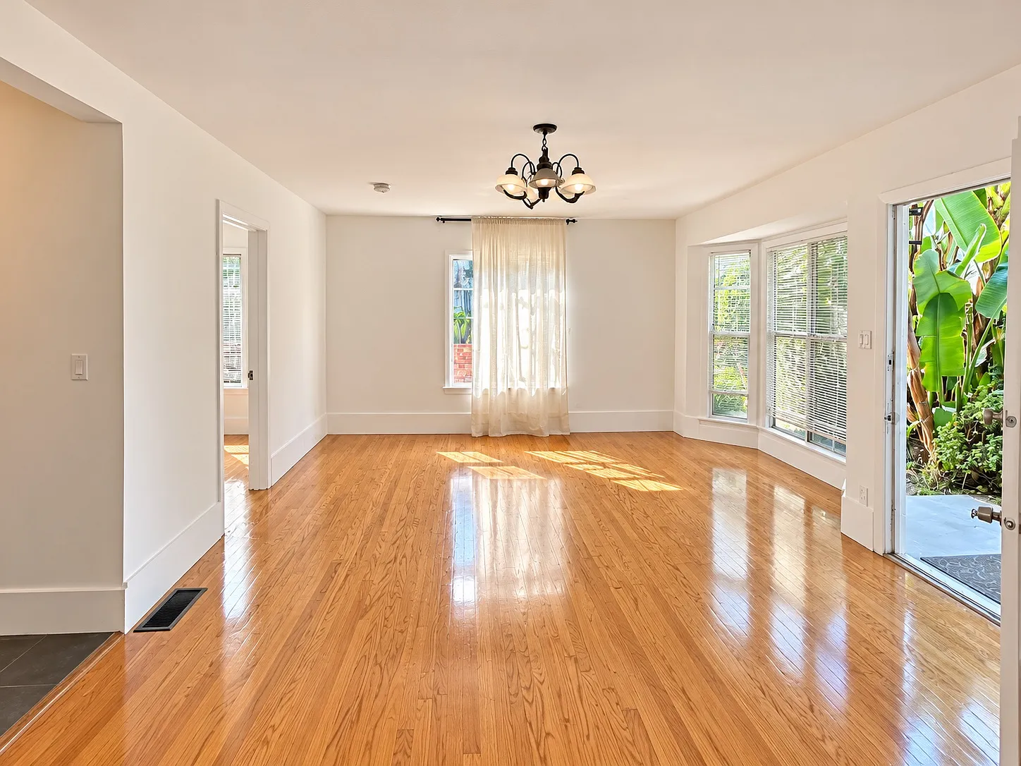 3 bed, 1000 sqft, $3,650 — Photo 3