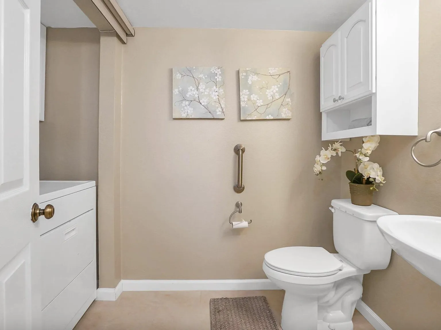 2 bed, 2.5 bath, 1800 sqft, $3,600 — Photo 2