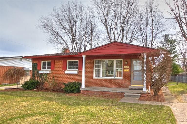 1st image of 634 Crestwood Cir