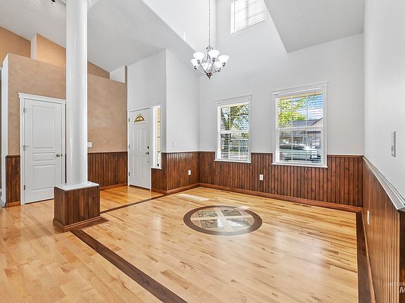 5th image of 3221 N Lilyturf Ave