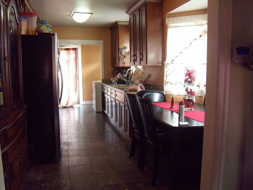2nd image of 652 18th St