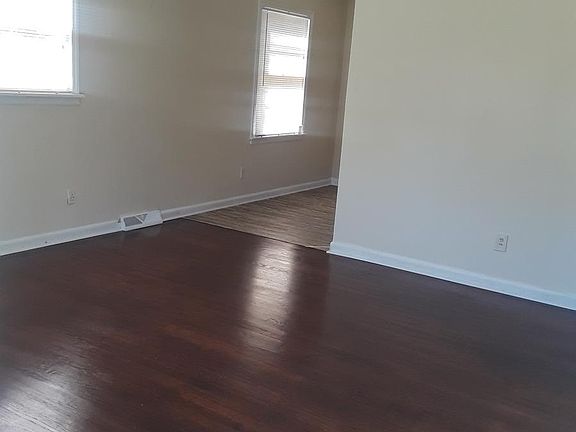 5th image of 2317 Crestview Dr