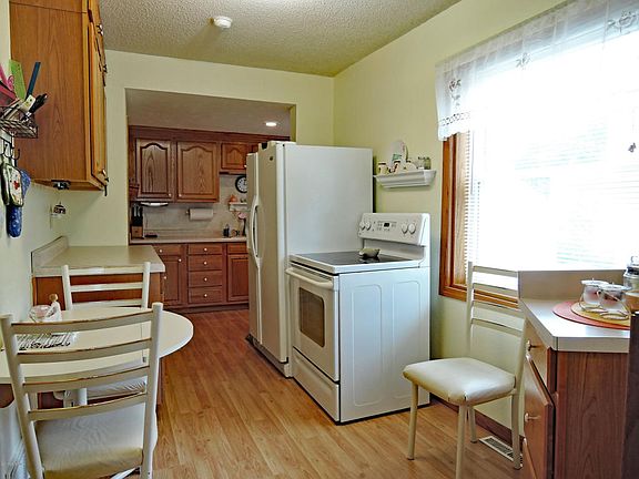 4th image of 608 Elm Ave W