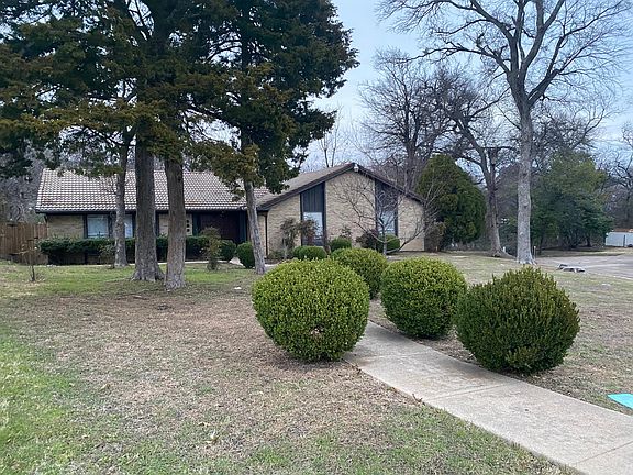 3rd image of 503 Willow Cir