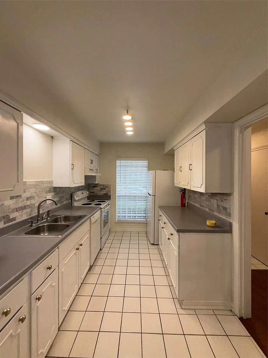 Building Photo - 2039 Winrock Blvd #158