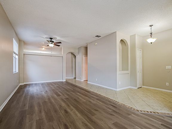 5th image of 13761 Meadowpark Ave