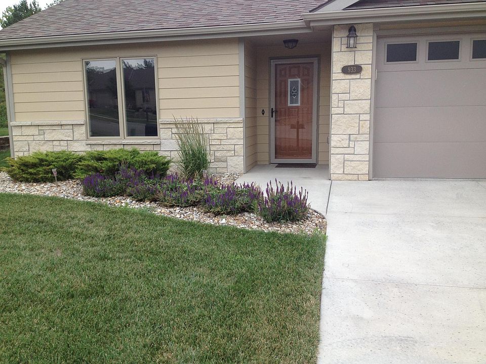 1st image of 933 Newfoundland Dr