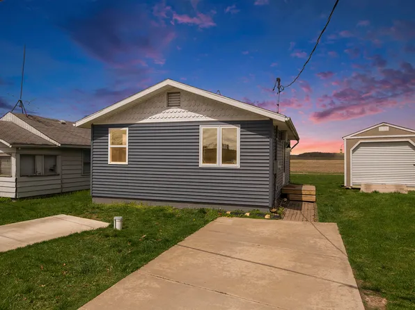 16422 Oak St, Decatur, MI 49045